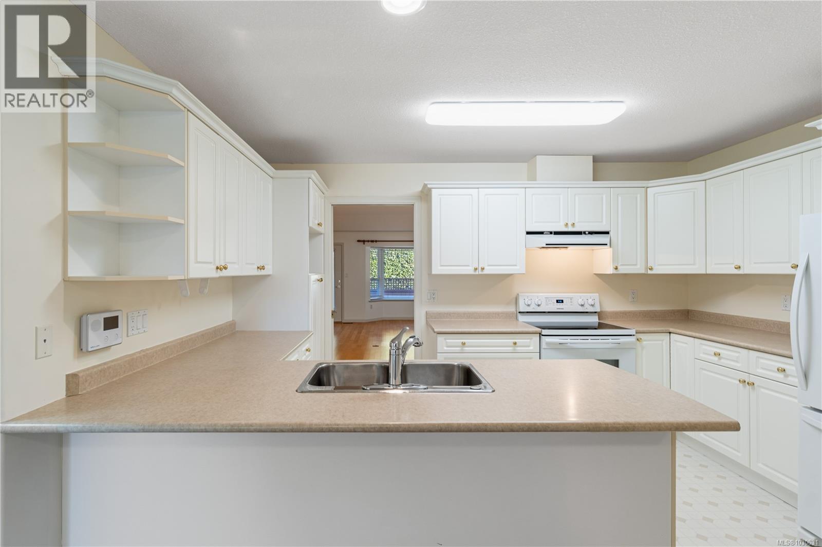 #1 850 Arbutus St - 7