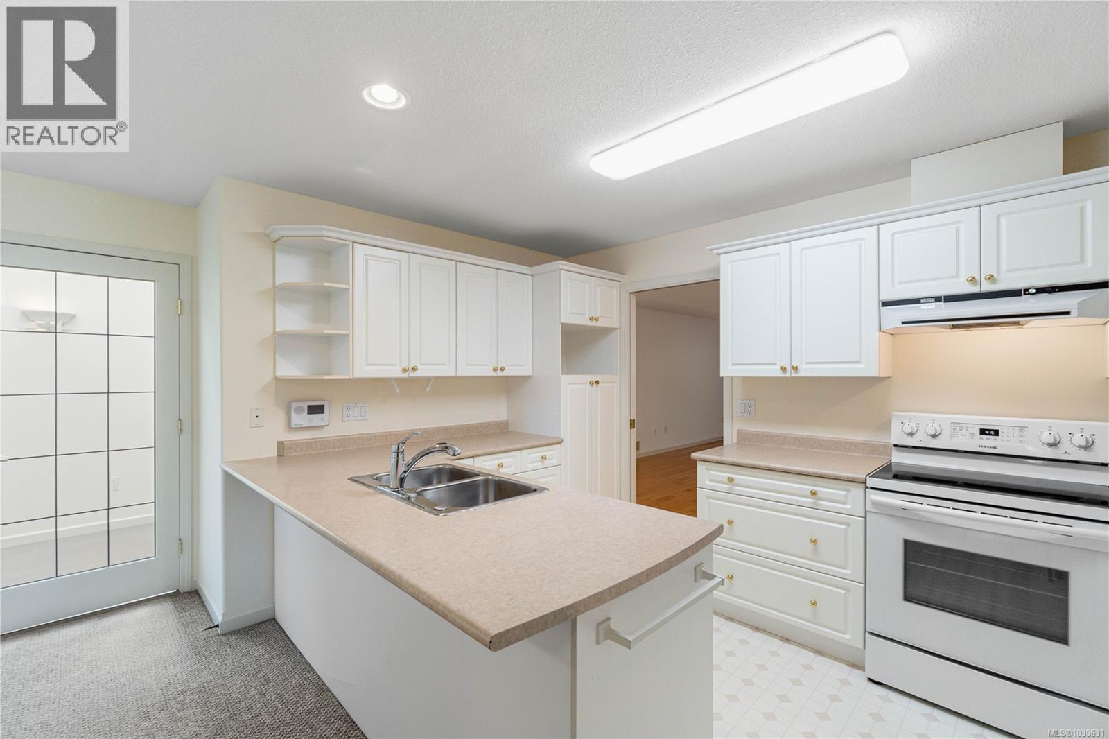 #1 850 Arbutus St - 8