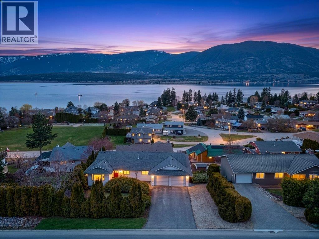  4751 Lakeshore Road Northeast, Salmon Arm