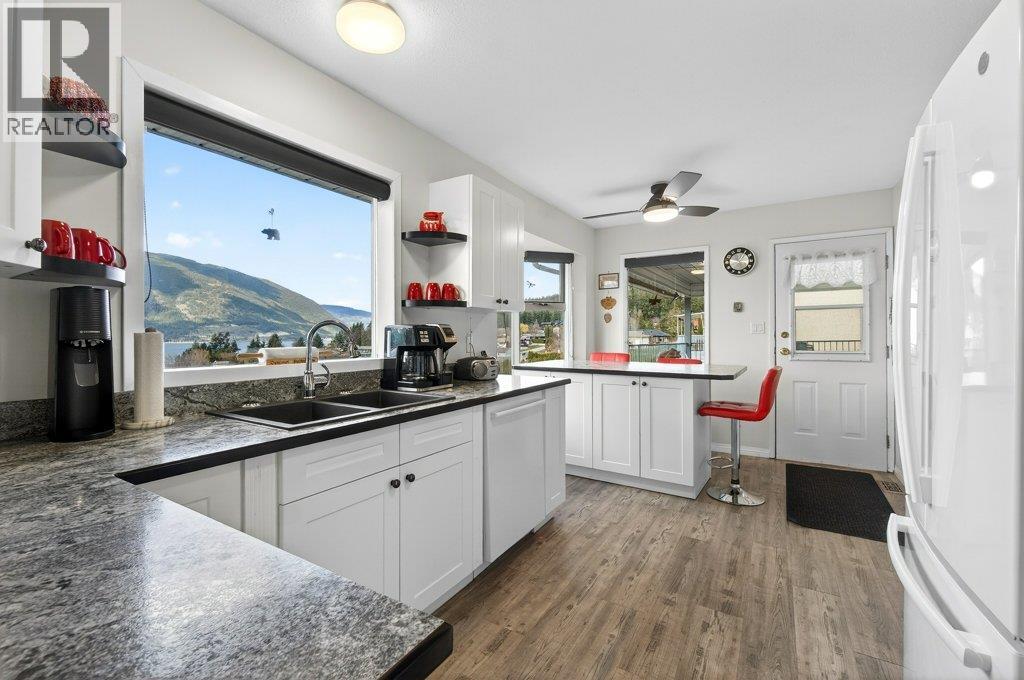 4751 Lakeshore Road NE, Salmon Arm
