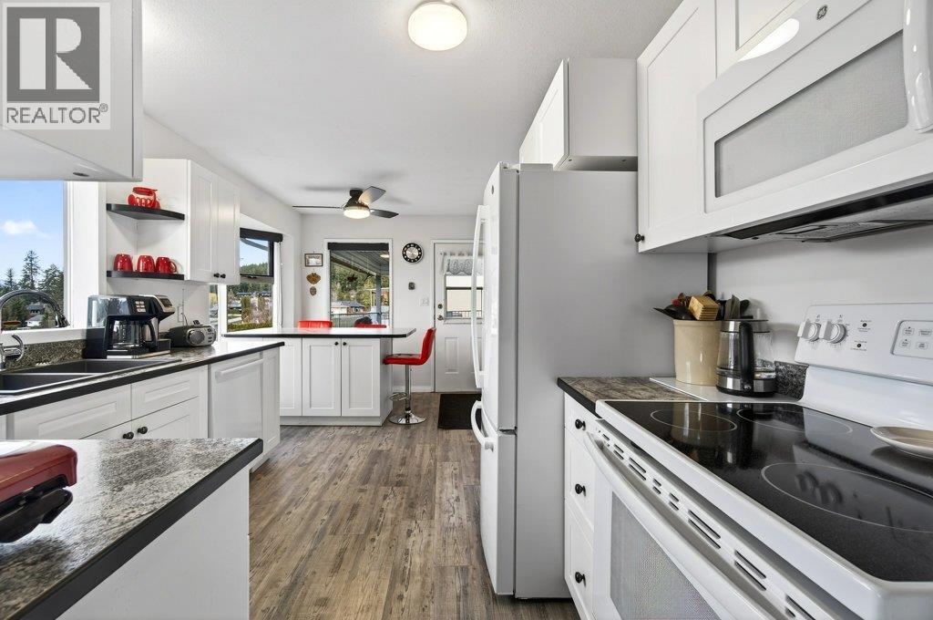 4751 Lakeshore Road NE, Salmon Arm