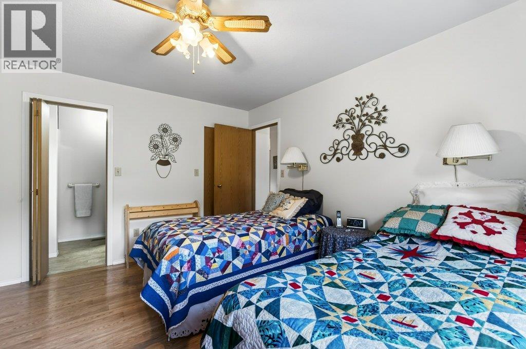 4751 Lakeshore Road NE, Salmon Arm