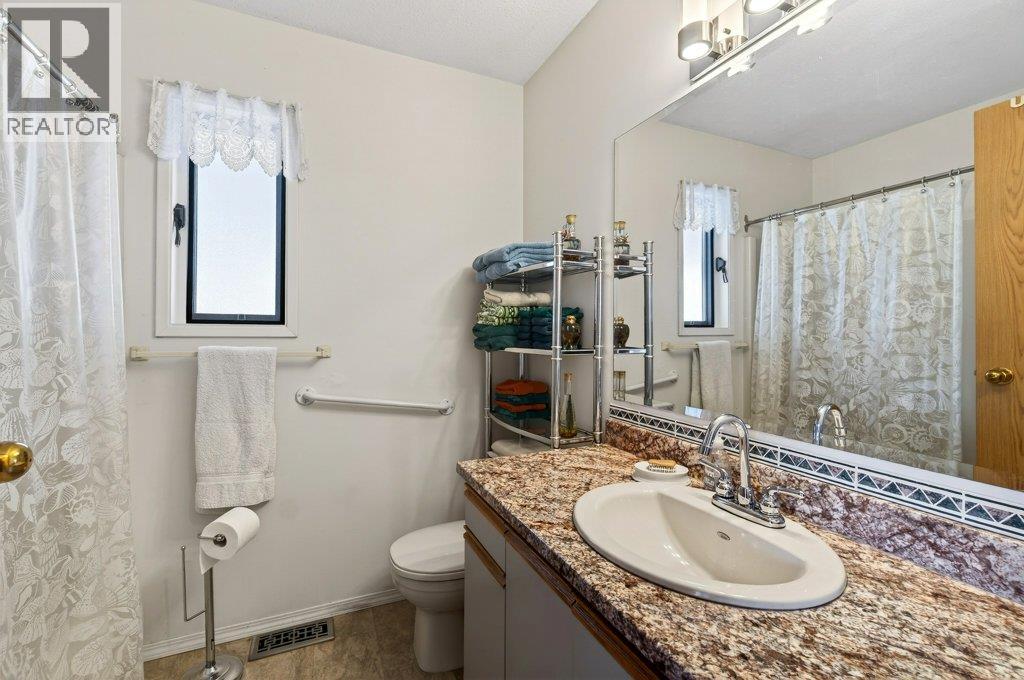 4751 Lakeshore Road NE, Salmon Arm