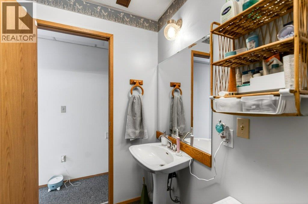 4751 Lakeshore Road NE, Salmon Arm