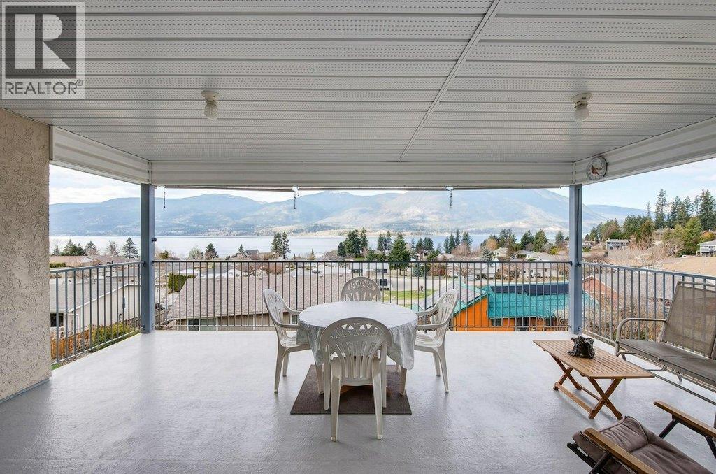 4751 Lakeshore Road NE, Salmon Arm