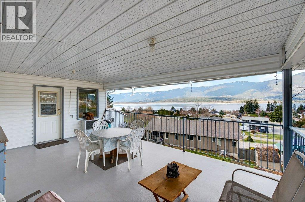 4751 Lakeshore Road NE, Salmon Arm