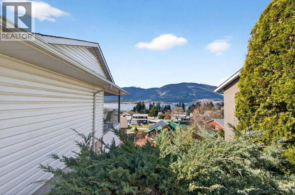 4751 Lakeshore Road NE, Salmon Arm