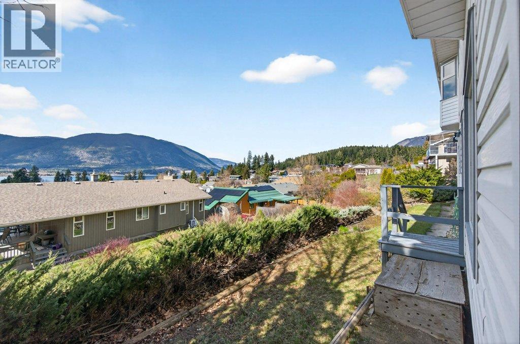 4751 Lakeshore Road NE, Salmon Arm