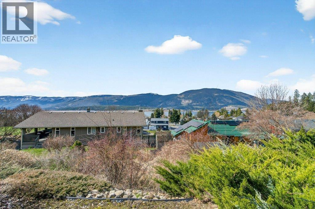 4751 Lakeshore Road NE, Salmon Arm