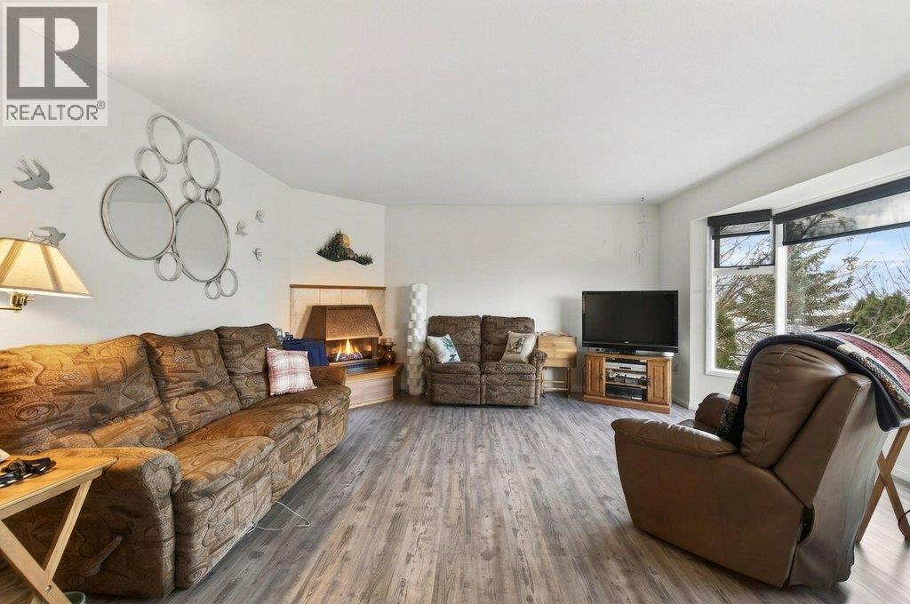 4751 Lakeshore Road NE, Salmon Arm