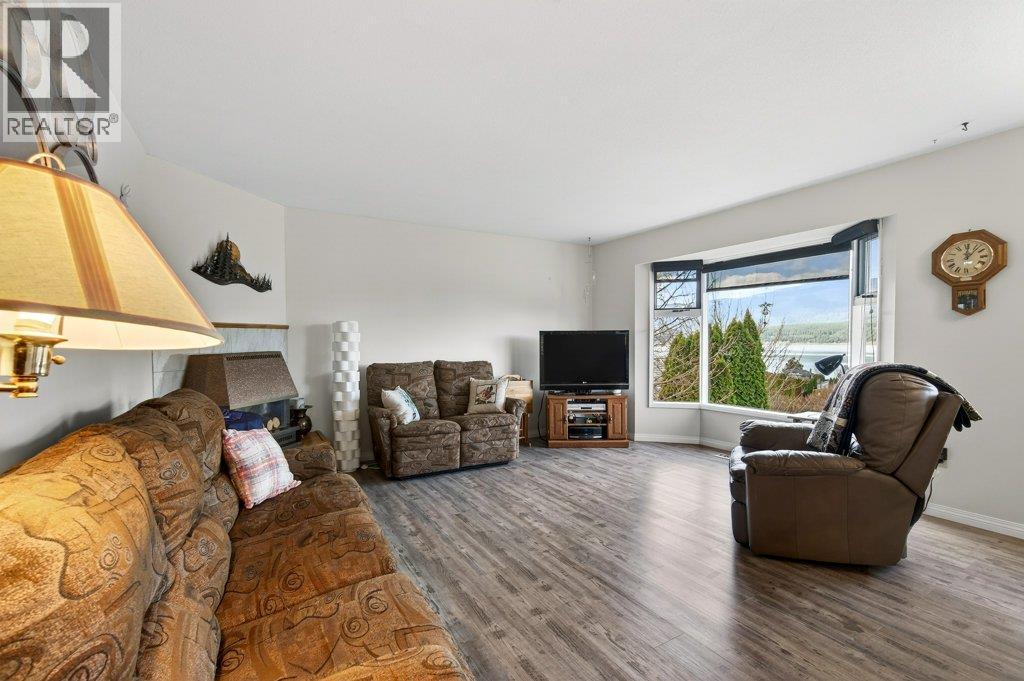 4751 Lakeshore Road NE, Salmon Arm