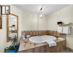 7905 97a Highway, Mara, BC V0E2K0 Photo 35