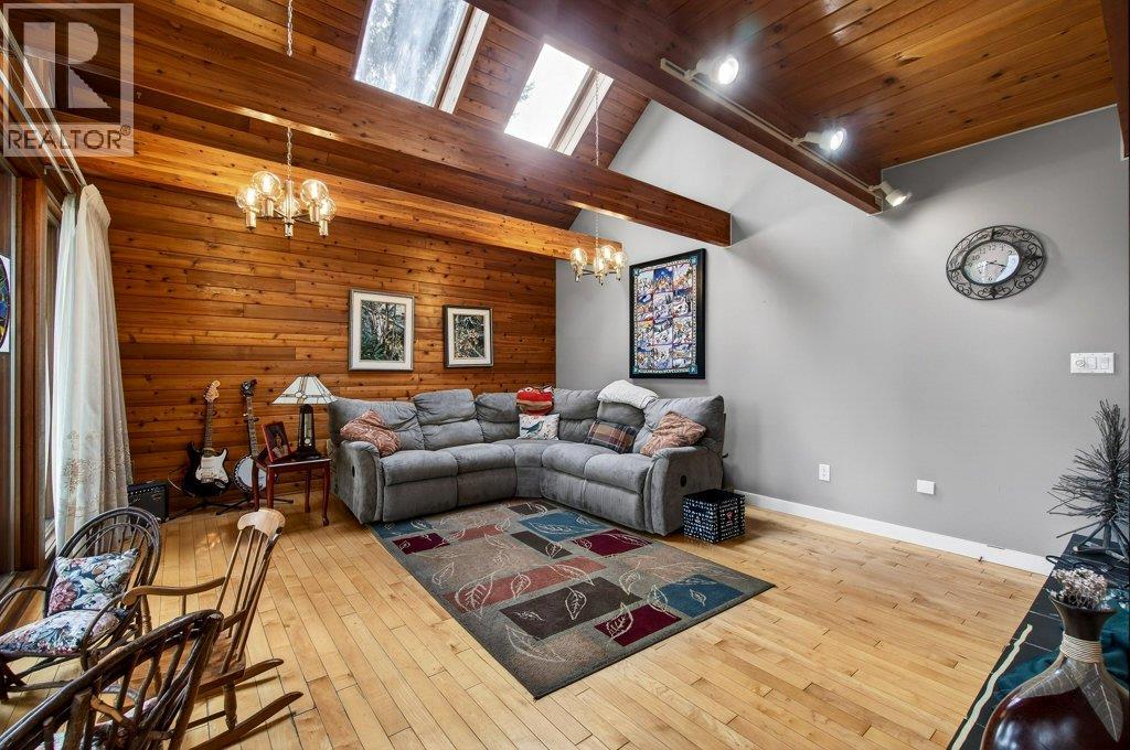 2530 4 Avenue NE, Salmon Arm