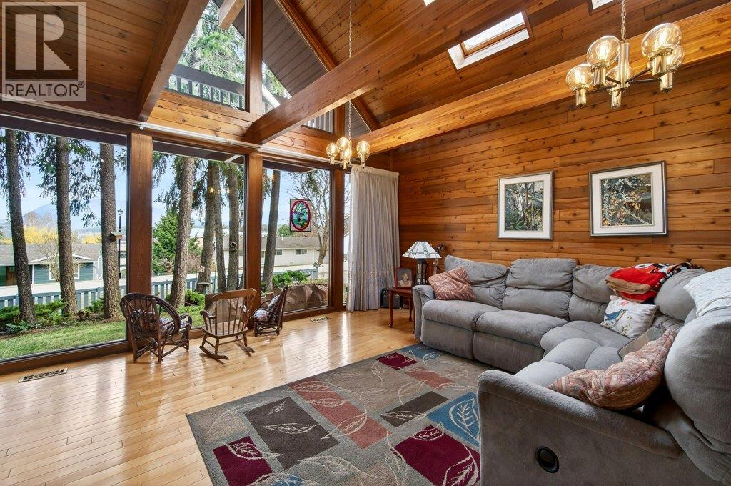 2530 4 Avenue NE, Salmon Arm