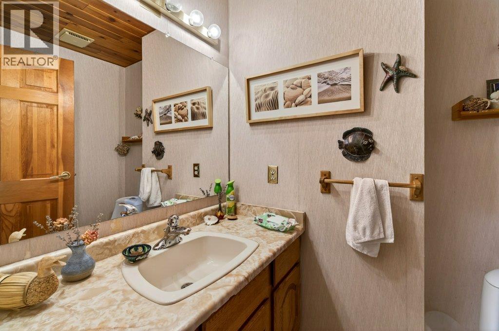 2530 4 Avenue NE, Salmon Arm