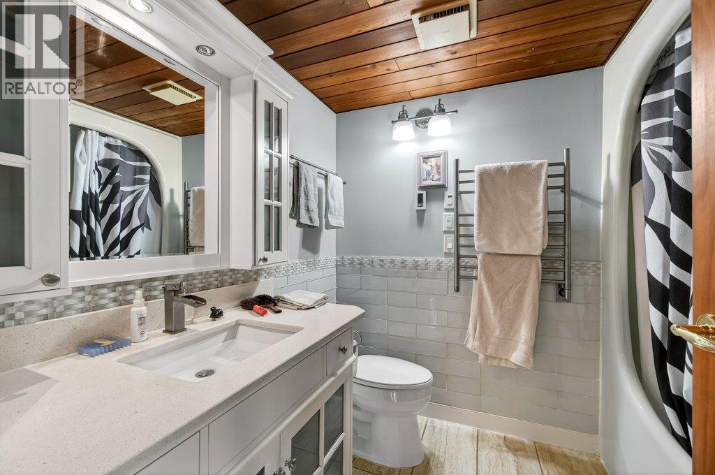 2530 4 Avenue NE, Salmon Arm