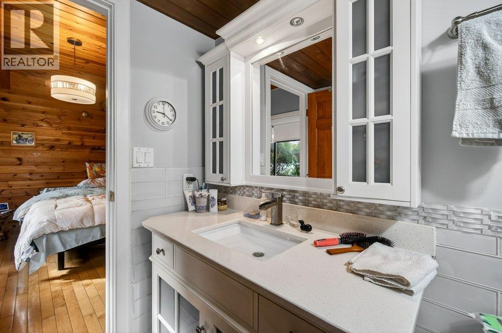 2530 4 Avenue NE, Salmon Arm