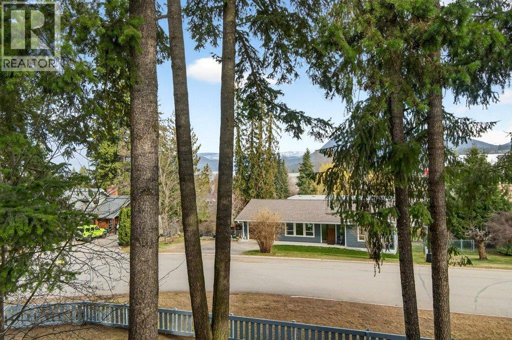 2530 4 Avenue NE, Salmon Arm