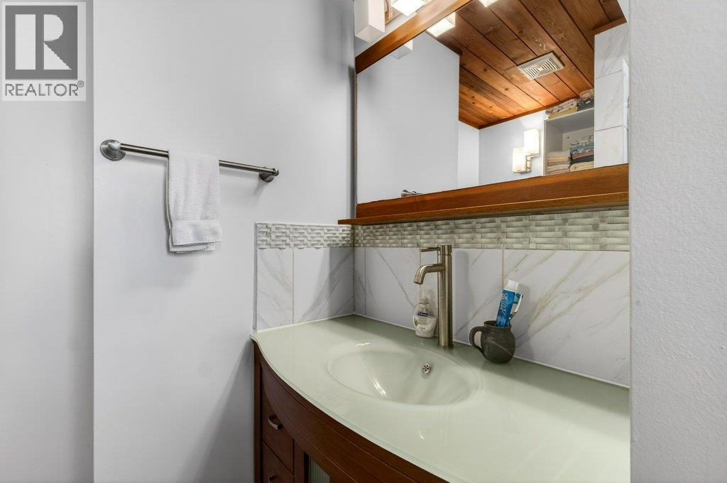 2530 4 Avenue NE, Salmon Arm