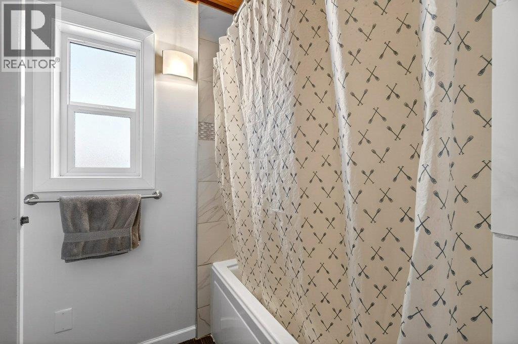 2530 4 Avenue NE, Salmon Arm