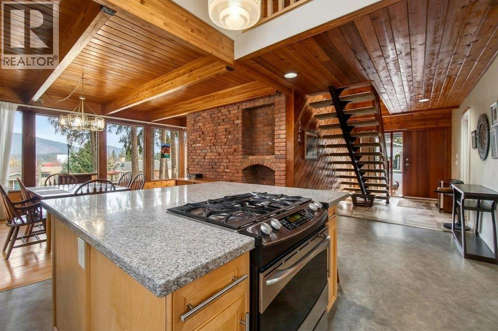 2530 4 Avenue NE, Salmon Arm