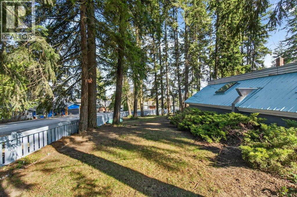 2530 4 Avenue NE, Salmon Arm