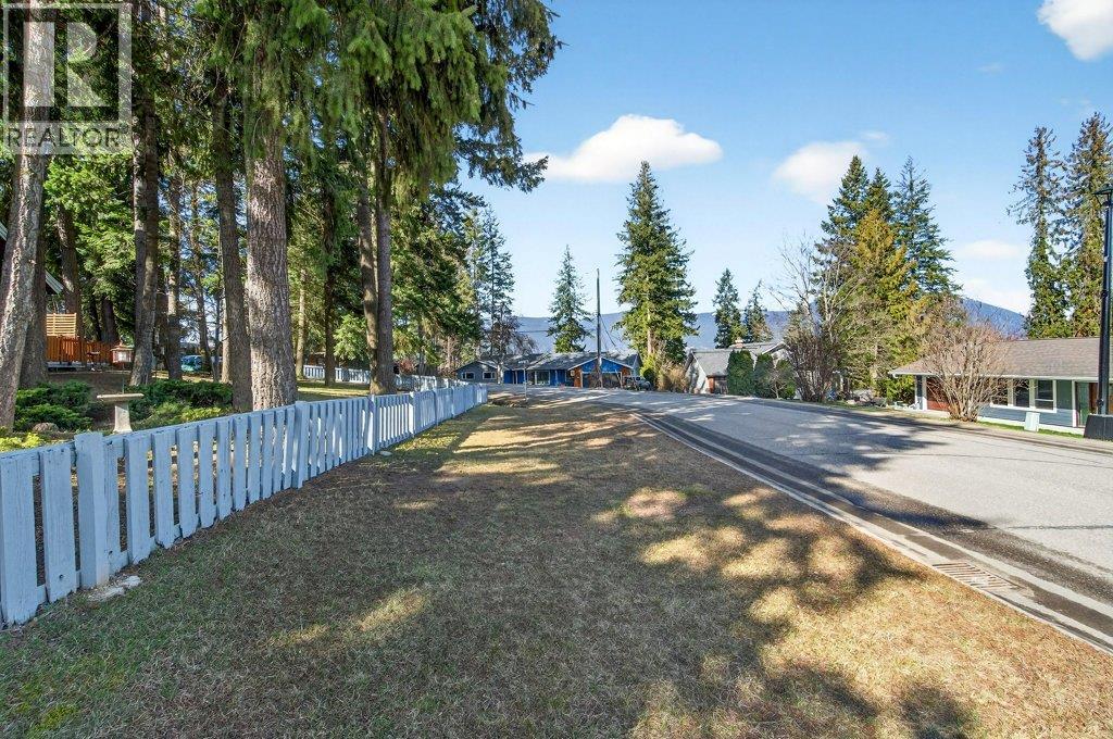 2530 4 Avenue NE, Salmon Arm