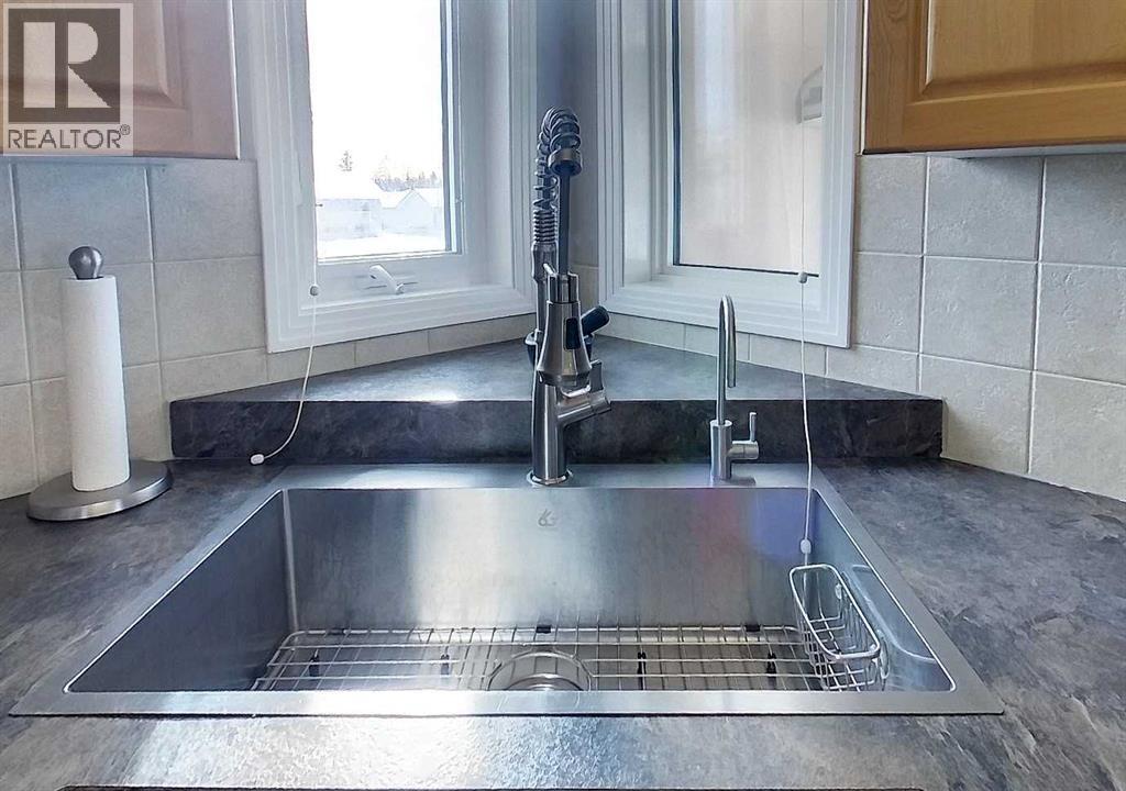 4119 16 AVENUE NE - 10