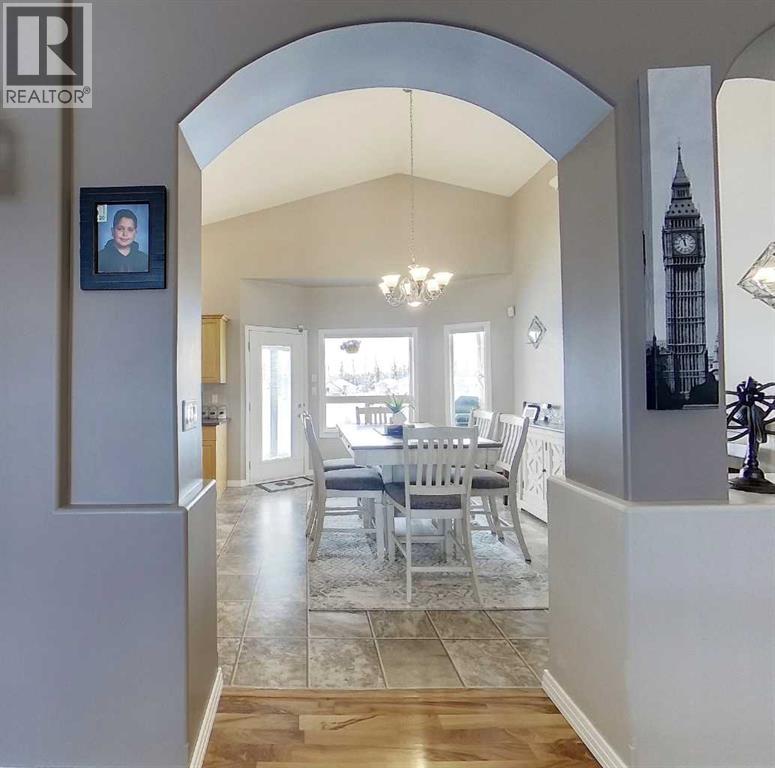 4119 16 AVENUE NE - 13