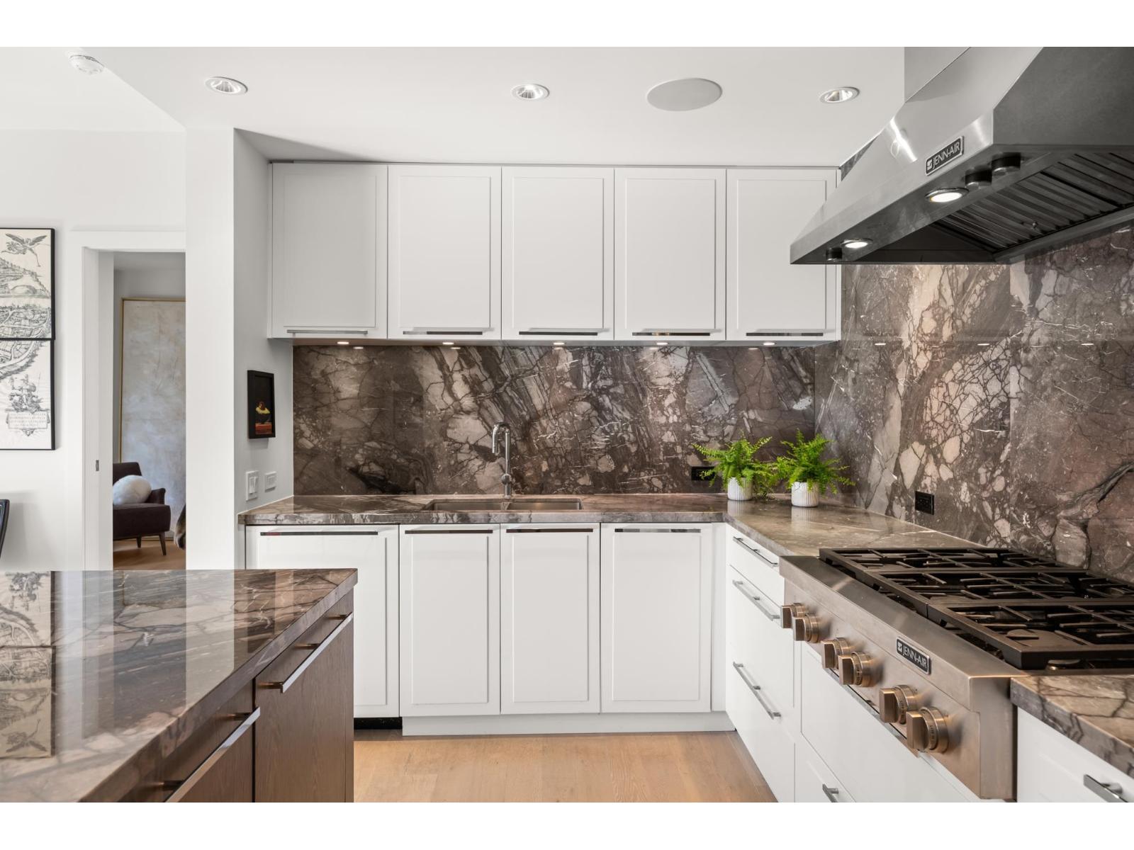 407 1501 VIDAL STREET, White Rock