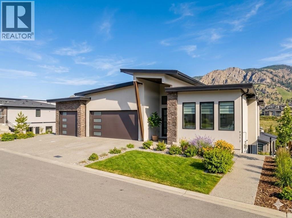 937 Royal Troon Lane, Kelowna