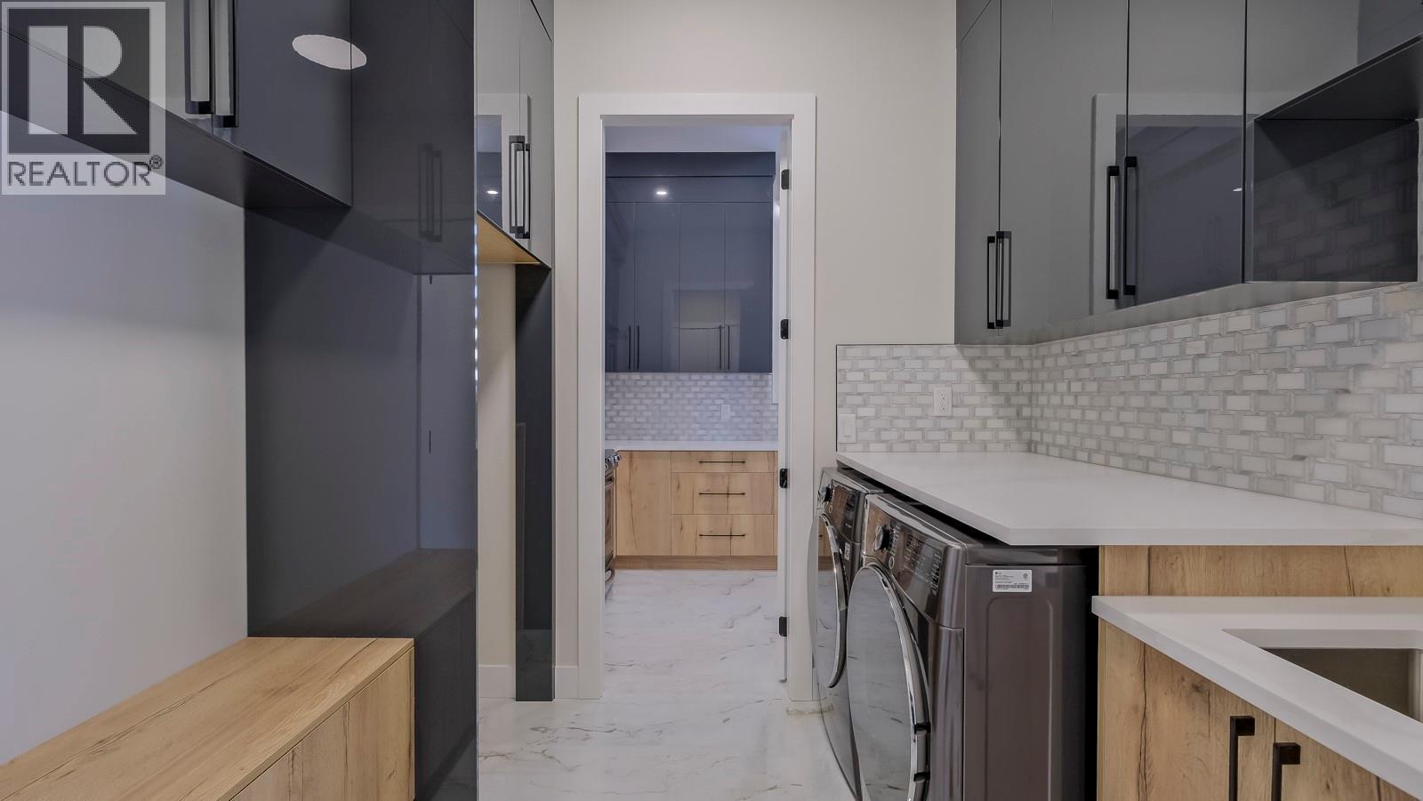 937 Royal Troon Lane, Kelowna