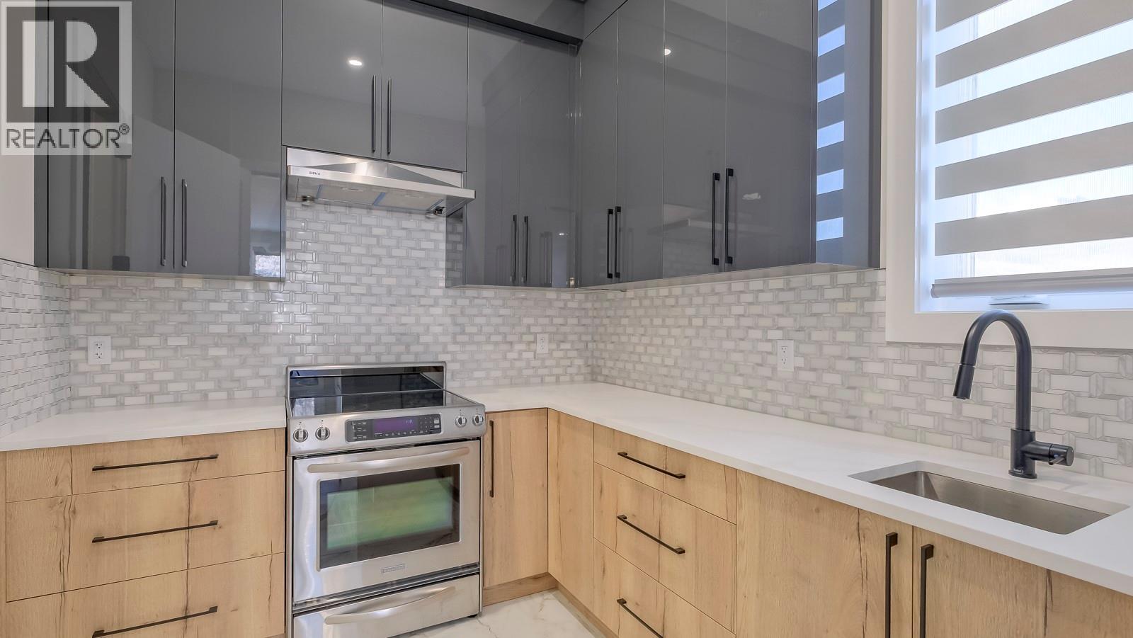 937 Royal Troon Lane, Kelowna