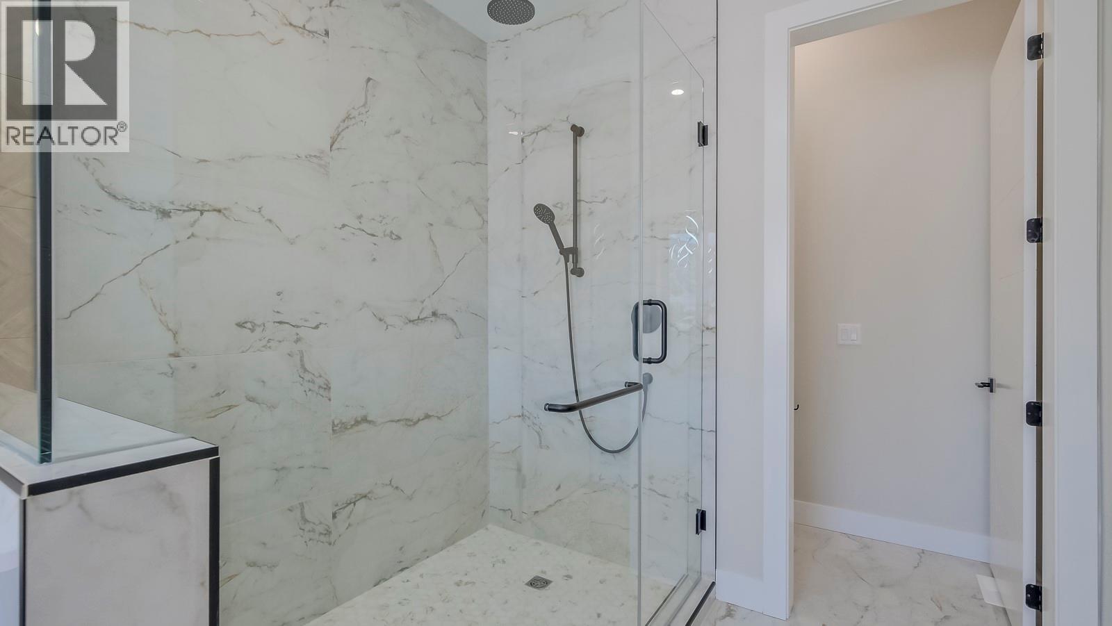 937 Royal Troon Lane, Kelowna