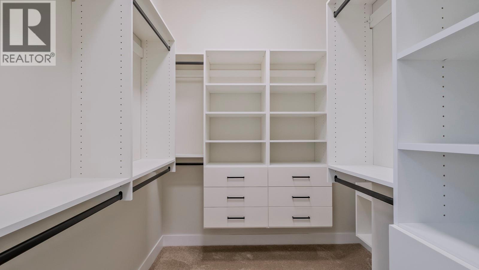 937 Royal Troon Lane, Kelowna