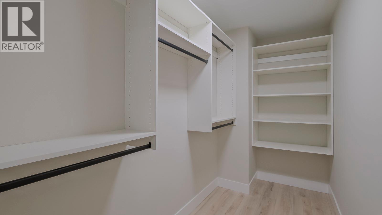 937 Royal Troon Lane, Kelowna