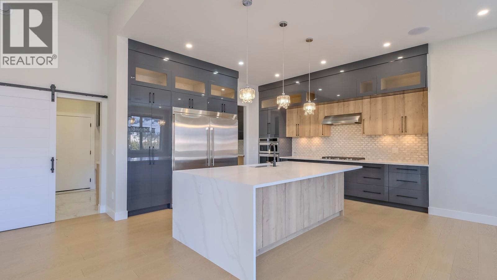 937 Royal Troon Lane, Kelowna