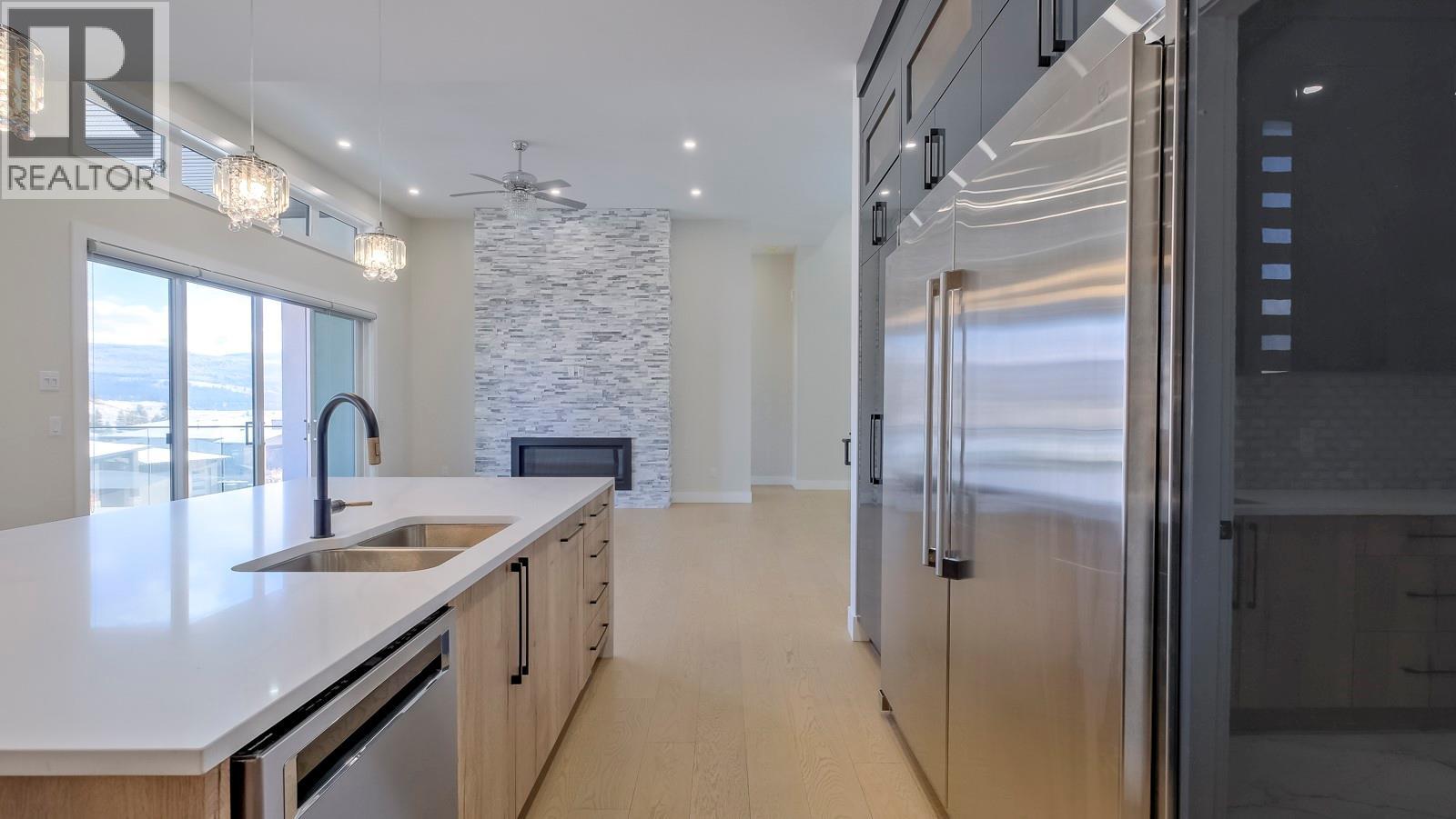 937 Royal Troon Lane, Kelowna