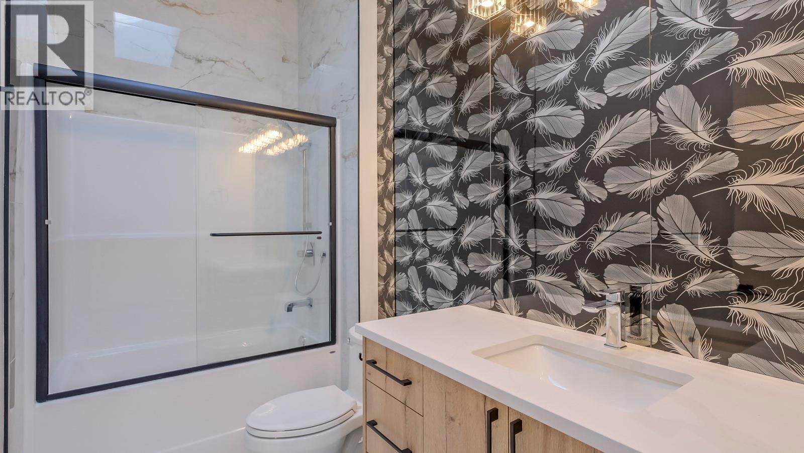 937 Royal Troon Lane, Kelowna