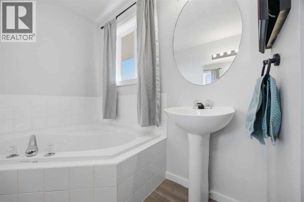 531 PIONEER DRIVE W - 32