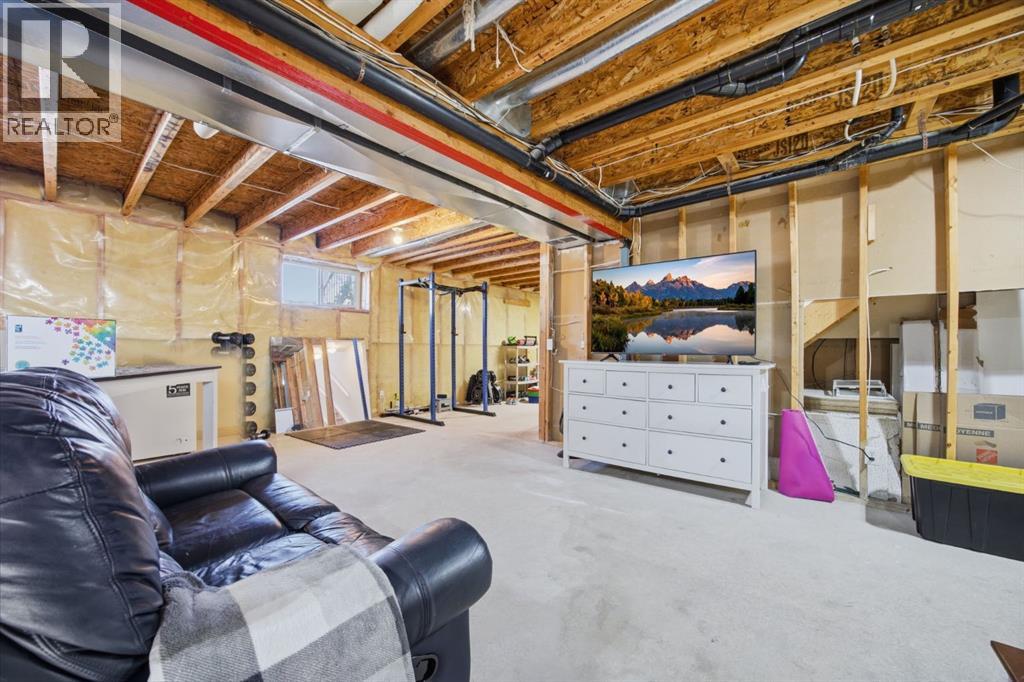 531 PIONEER DRIVE W - 35