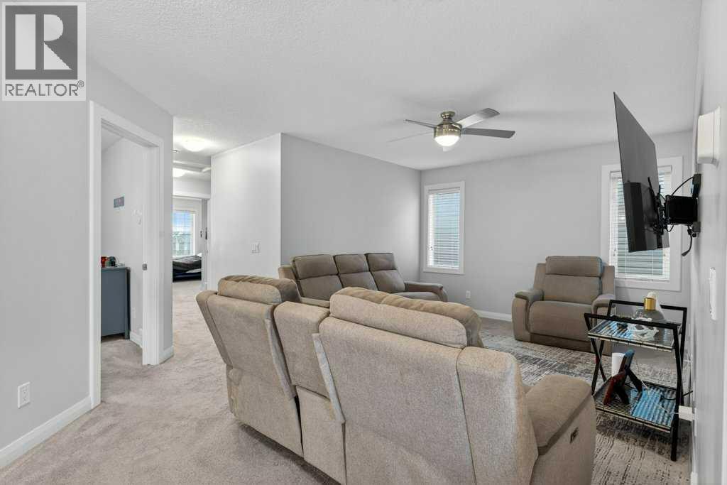 Single Family House for Sale in  Evansglen Circle NW Evanston Calgary 