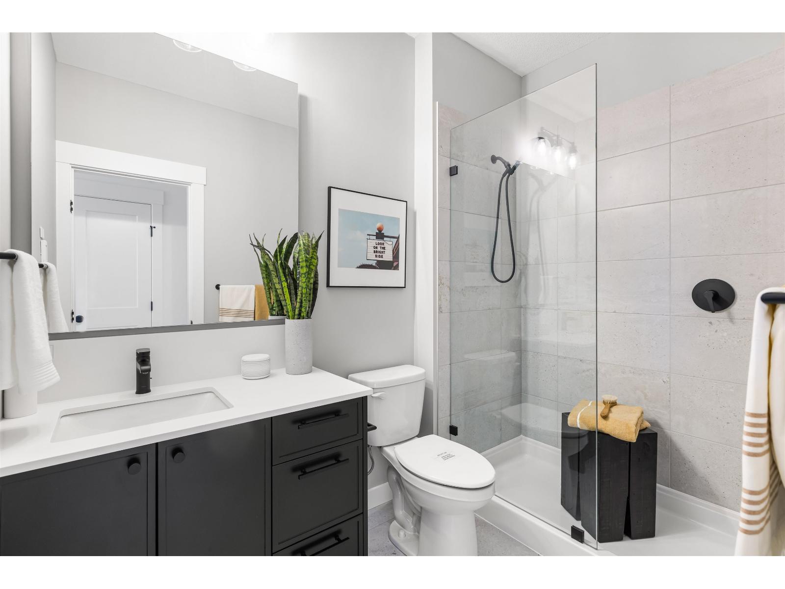 3 2886 MONTROSE AVENUE, Abbotsford