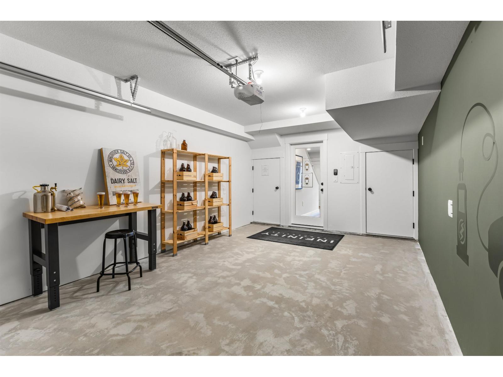 3 2886 MONTROSE AVENUE, Abbotsford