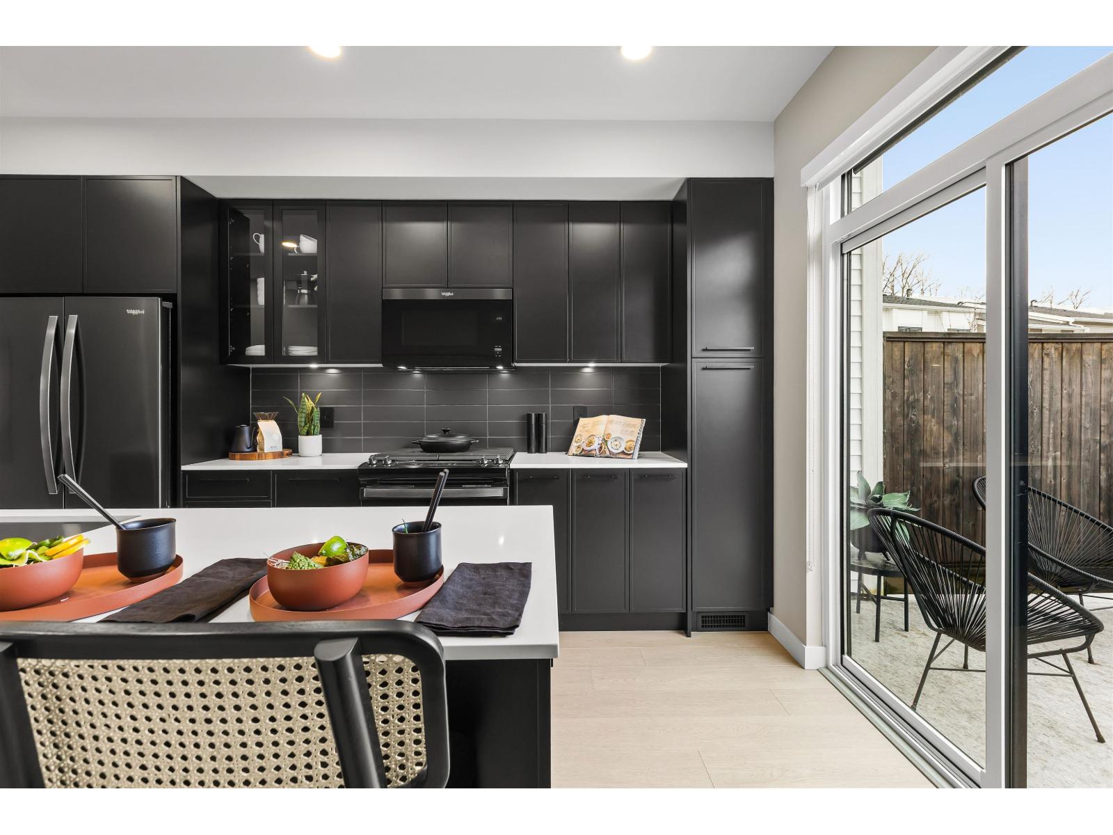 3 2886 MONTROSE AVENUE, Abbotsford