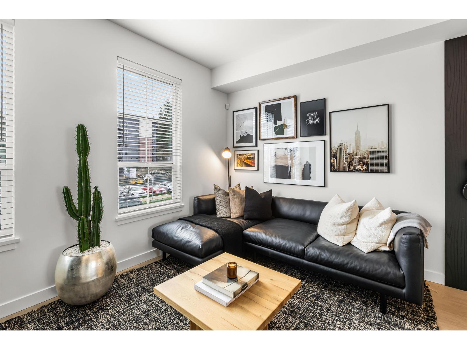 3 2886 MONTROSE AVENUE, Abbotsford