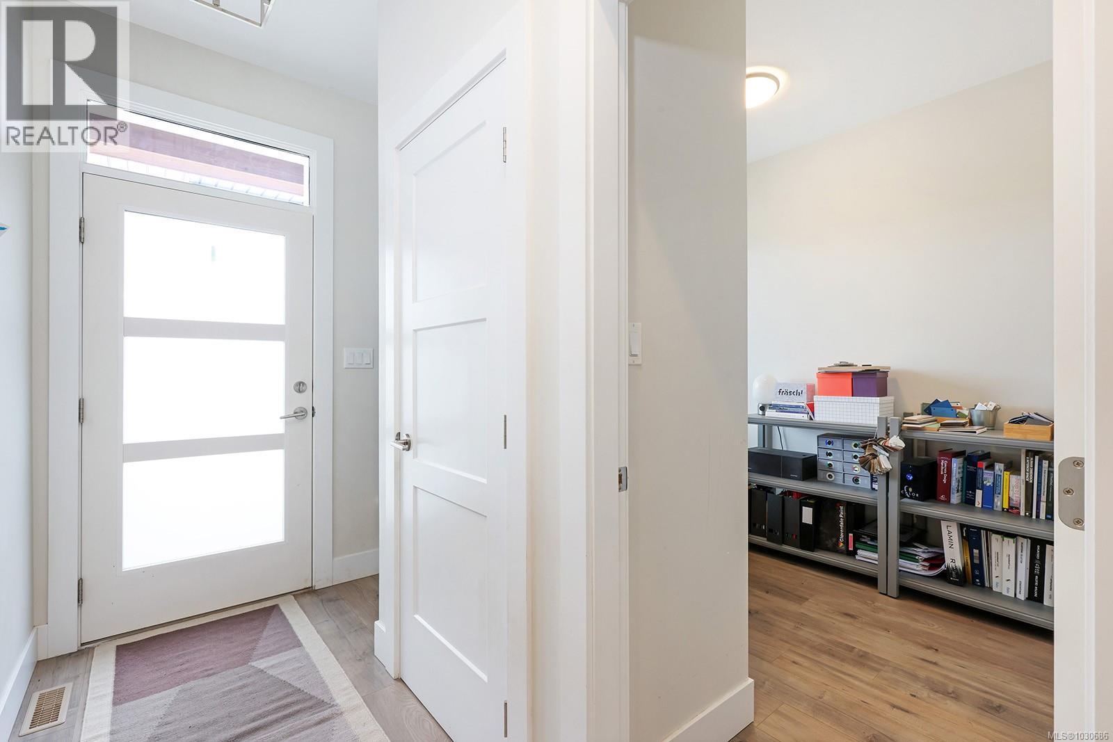 #109 2607 KENDAL AVE - 12