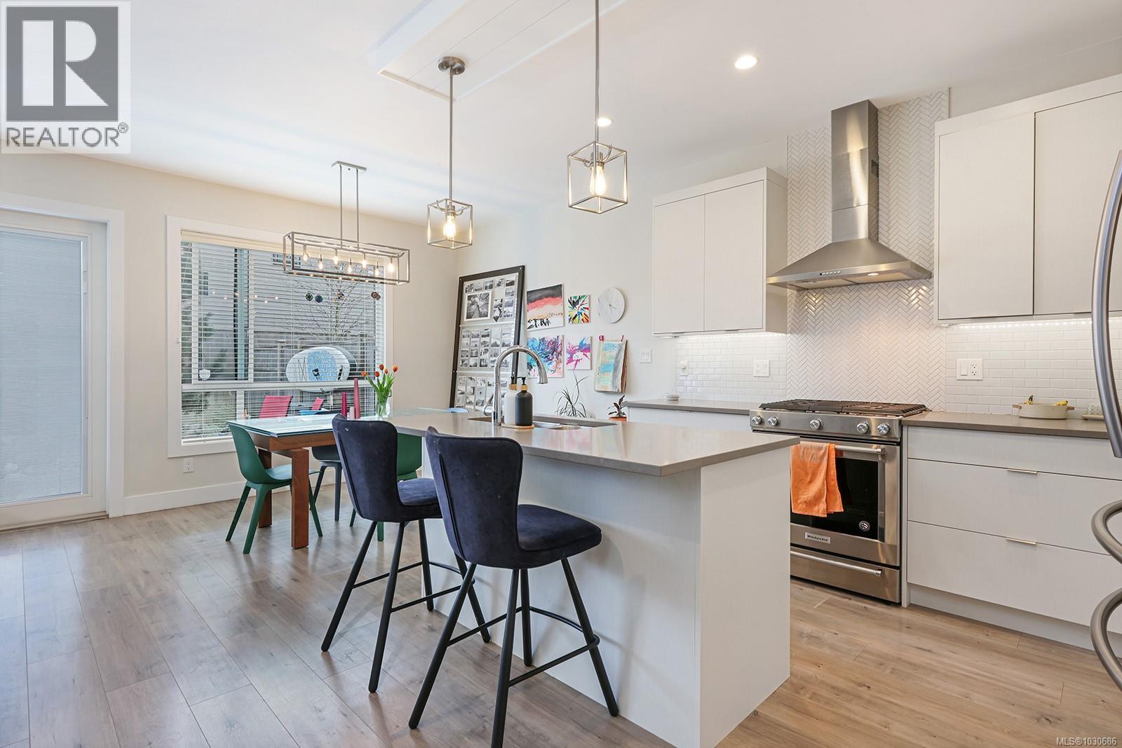 #109 2607 KENDAL AVE - 16