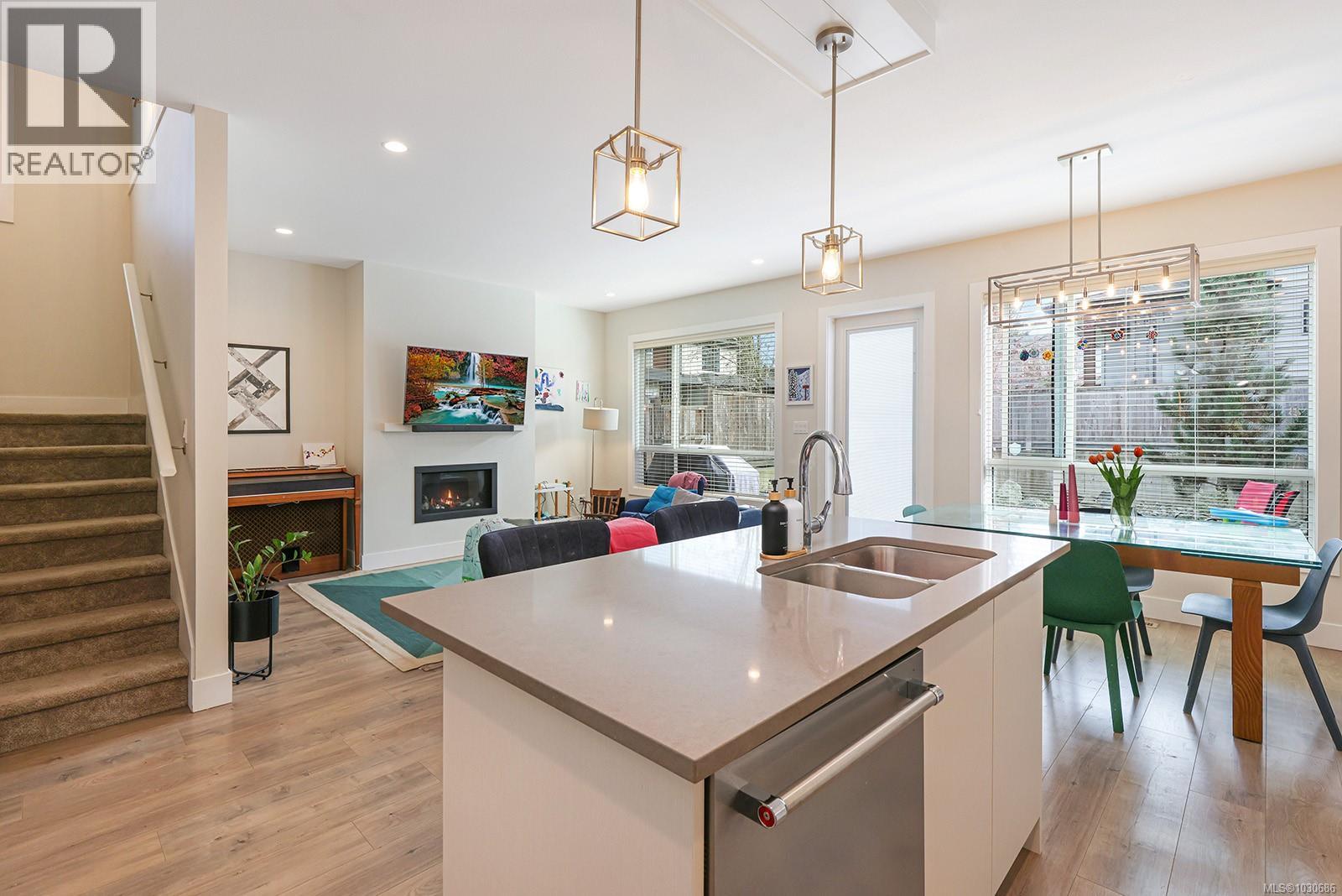 #109 2607 KENDAL AVE - 17