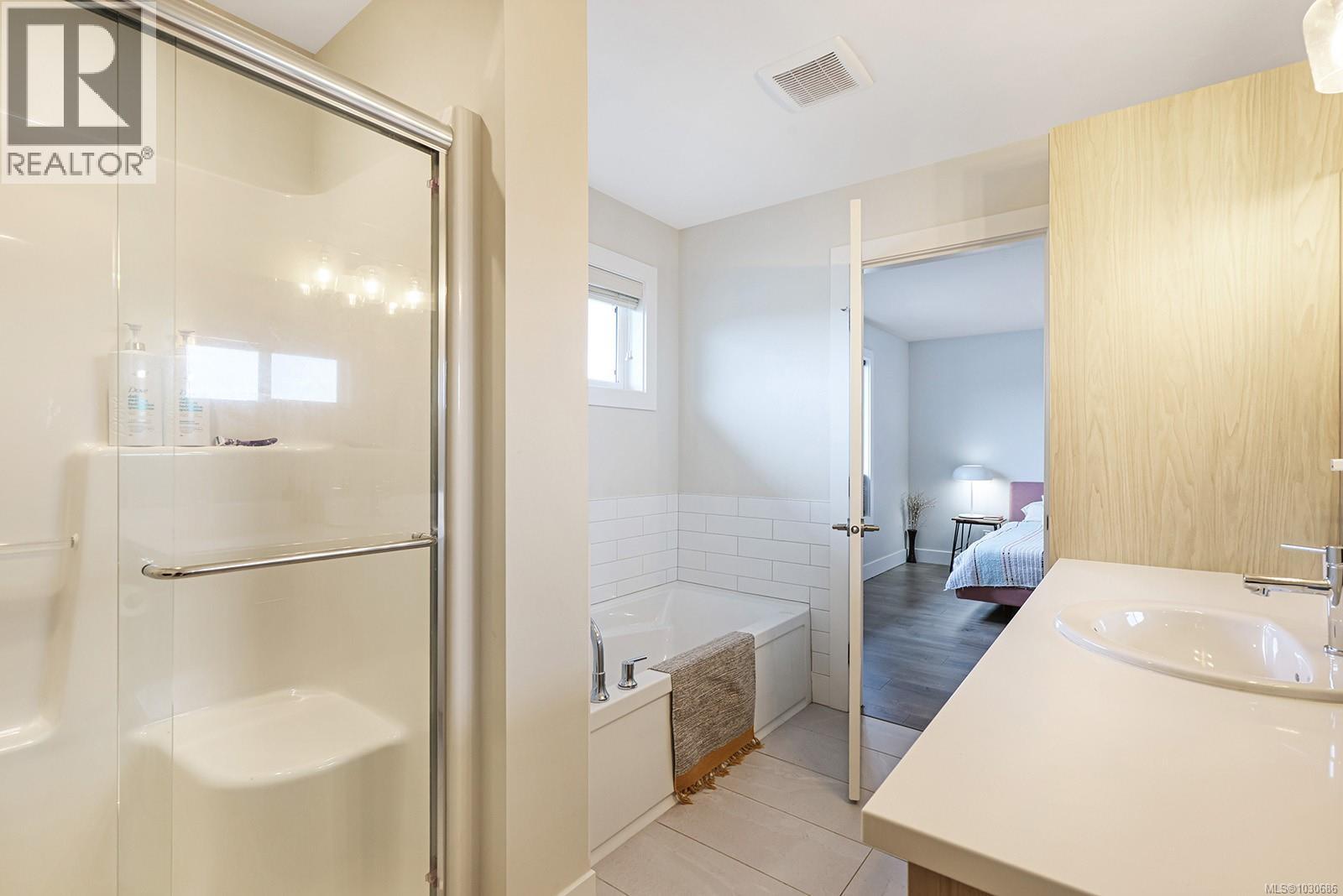 #109 2607 KENDAL AVE - 23